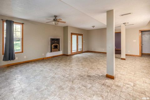 Tiny photo for 125 Princess Lane, Carbondale, IL 62901 (MLS # EB460361)