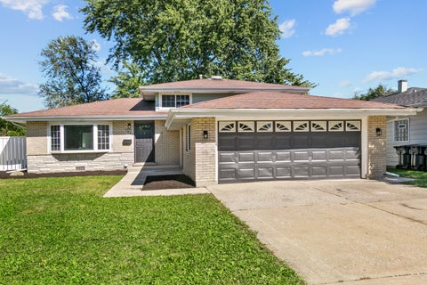 Tiny photo for 1340 Prince Drive, South Holland, IL 60473 (MLS # 12768841)