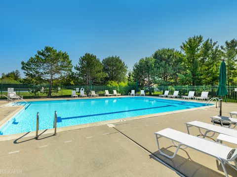 Tiny photo for 660 S Buckingham Court, Lake Forest, IL 60045 (MLS # 12489887)