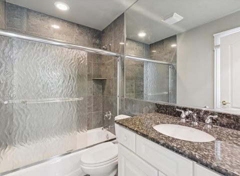 Tiny photo for 660 S Buckingham Court, Lake Forest, IL 60045 (MLS # 12489887)