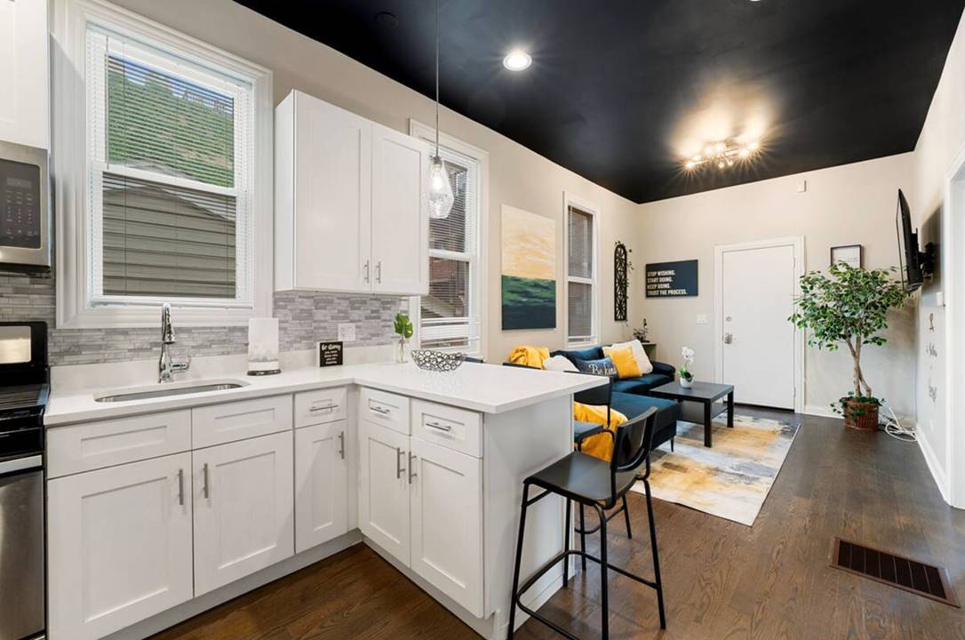 330 W EVERGREEN Avenue CH