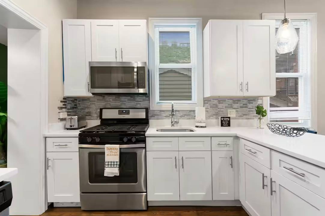330 W EVERGREEN Avenue CH