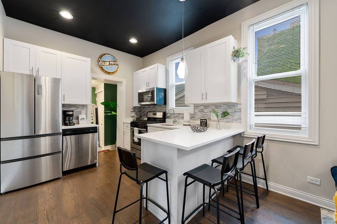330 W EVERGREEN Avenue CH