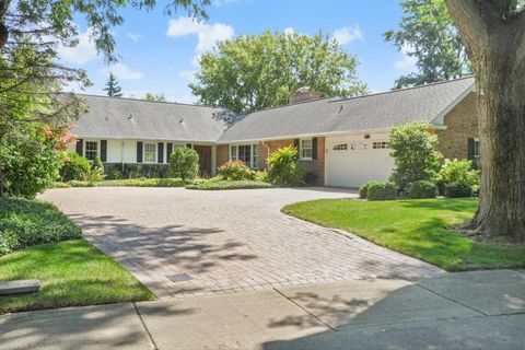 Photo of 821 Woodbine Lane, Northbrook, IL 60062 (MLS # 12463049)