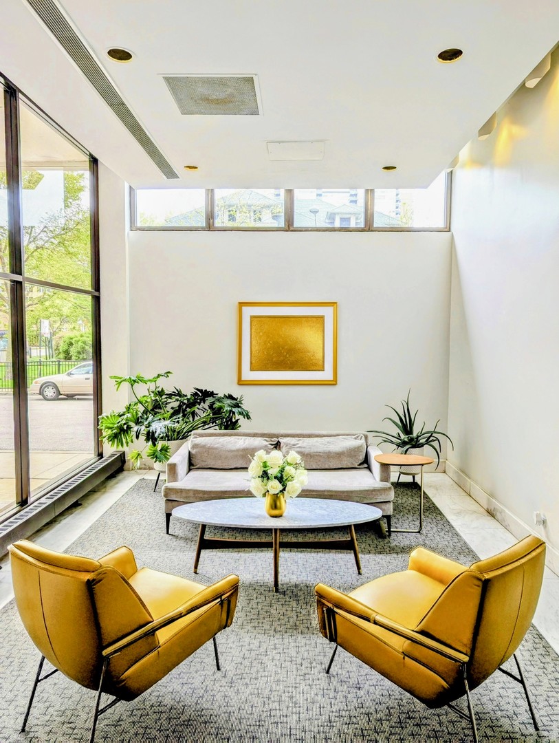 6171 N Sheridan Road 402