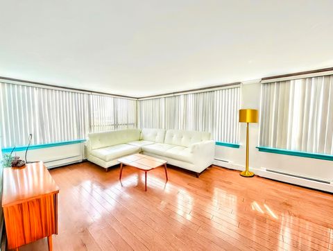 Tiny photo for 6171 N Sheridan Road #402, Chicago, IL 60660 (MLS # 12499104)