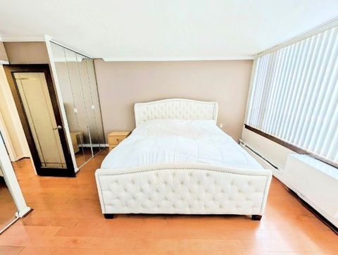 Tiny photo for 6171 N Sheridan Road #402, Chicago, IL 60660 (MLS # 12499104)