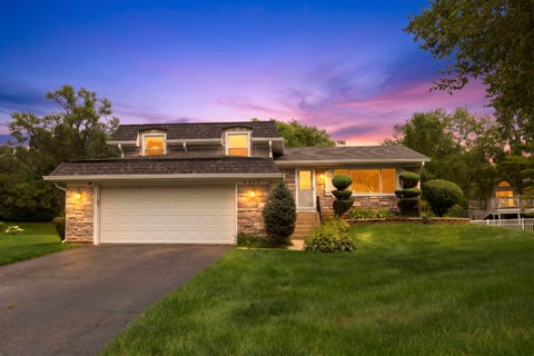 Photo of 4425 Thornbark Court, Hoffman Estates, IL 60192 (MLS # 12735628)