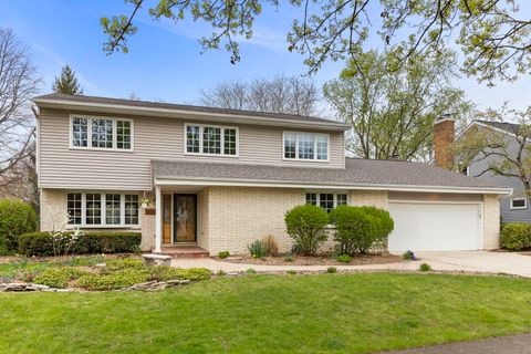 1932 Buckingham Drive Wheaton IL 60189