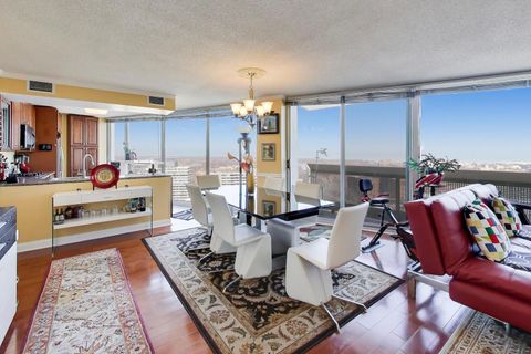 Tiny photo for 1720 Maple Avenue #2420, Evanston, IL 60201 (MLS # 12621467)