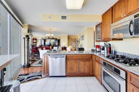 Tiny photo for 1720 Maple Avenue #2420, Evanston, IL 60201 (MLS # 12621467)