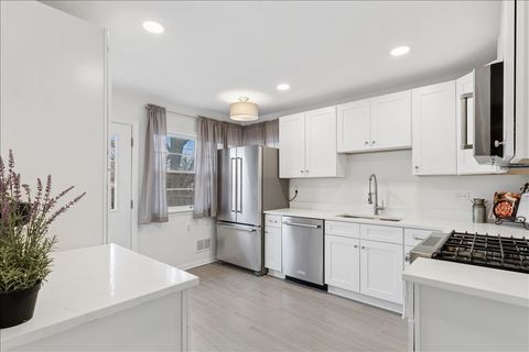 Tiny photo for 504 N Russel Street, Mount Prospect, IL 60056 (MLS # 12575013)