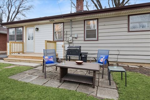 Tiny photo for 504 N Russel Street, Mount Prospect, IL 60056 (MLS # 12575013)