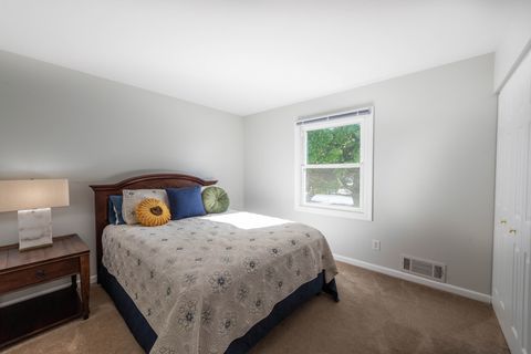 Tiny photo for 1533 Banbury Avenue, St. Charles, IL 60174 (MLS # 12504037)