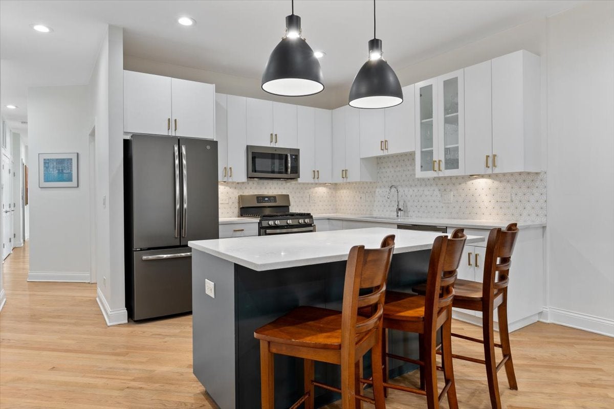 2247 W Wabansia Avenue 204