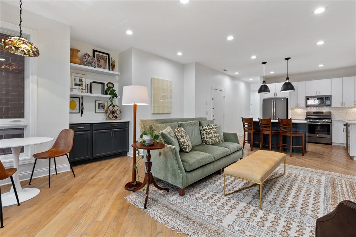 2247 W Wabansia Avenue 204