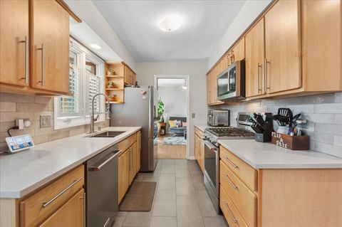 Tiny photo for 2711 E Bel Aire Drive, Arlington Heights, IL 60004 (MLS # 12617063)