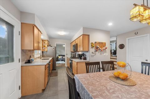 Tiny photo for 2711 E Bel Aire Drive, Arlington Heights, IL 60004 (MLS # 12617063)