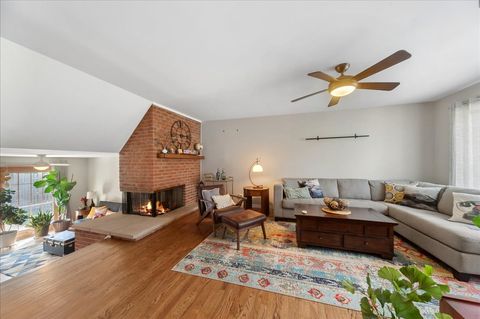 Tiny photo for 2711 E Bel Aire Drive, Arlington Heights, IL 60004 (MLS # 12617063)