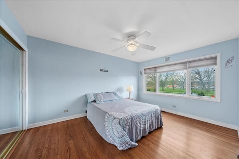 Tiny photo for 2711 E Bel Aire Drive, Arlington Heights, IL 60004 (MLS # 12617063)