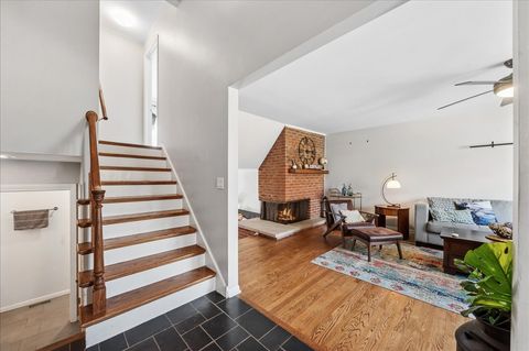 Tiny photo for 2711 E Bel Aire Drive, Arlington Heights, IL 60004 (MLS # 12617063)