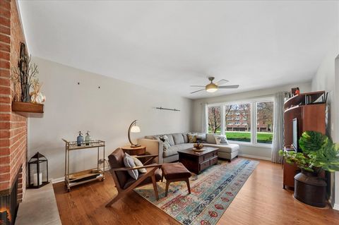 Tiny photo for 2711 E Bel Aire Drive, Arlington Heights, IL 60004 (MLS # 12617063)