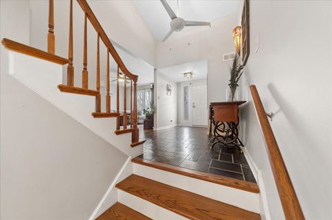 Tiny photo for 2711 E Bel Aire Drive, Arlington Heights, IL 60004 (MLS # 12617063)