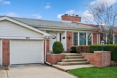 Photo of 2711 E Bel Aire Drive, Arlington Heights, IL 60004 (MLS # 12617063)