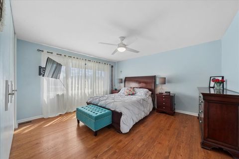 Tiny photo for 2711 E Bel Aire Drive, Arlington Heights, IL 60004 (MLS # 12617063)