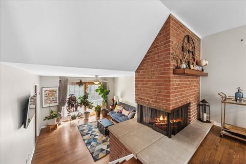 Tiny photo for 2711 E Bel Aire Drive, Arlington Heights, IL 60004 (MLS # 12617063)