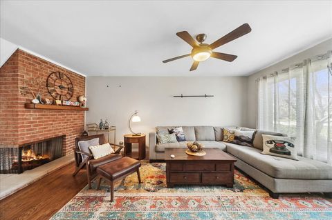 Tiny photo for 2711 E Bel Aire Drive, Arlington Heights, IL 60004 (MLS # 12617063)