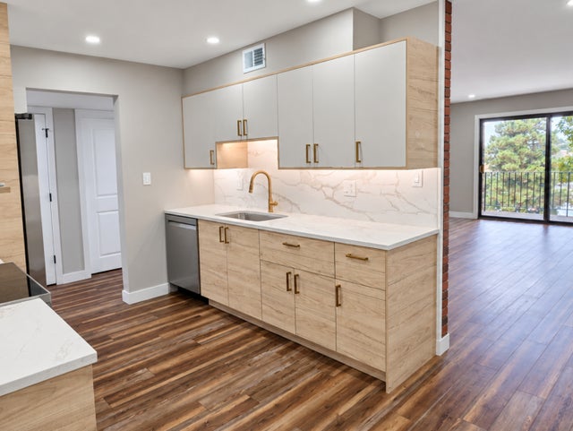 601 W Huntington Commons Road 313
