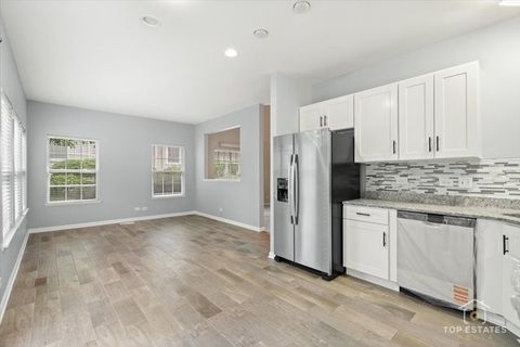 Tiny photo for 452 Jamestown Court, Aurora, IL 60502 (MLS # 12482554)