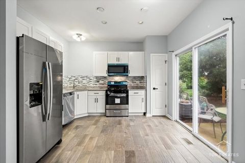Tiny photo for 452 Jamestown Court, Aurora, IL 60502 (MLS # 12482554)