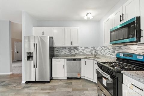 Tiny photo for 452 Jamestown Court, Aurora, IL 60502 (MLS # 12482554)
