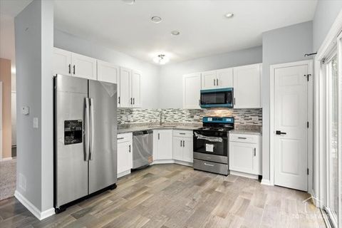 Tiny photo for 452 Jamestown Court, Aurora, IL 60502 (MLS # 12482554)