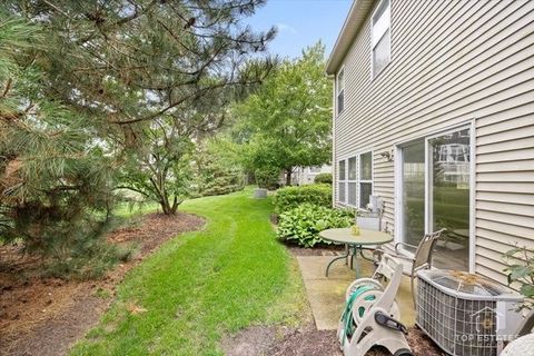 Tiny photo for 452 Jamestown Court, Aurora, IL 60502 (MLS # 12482554)