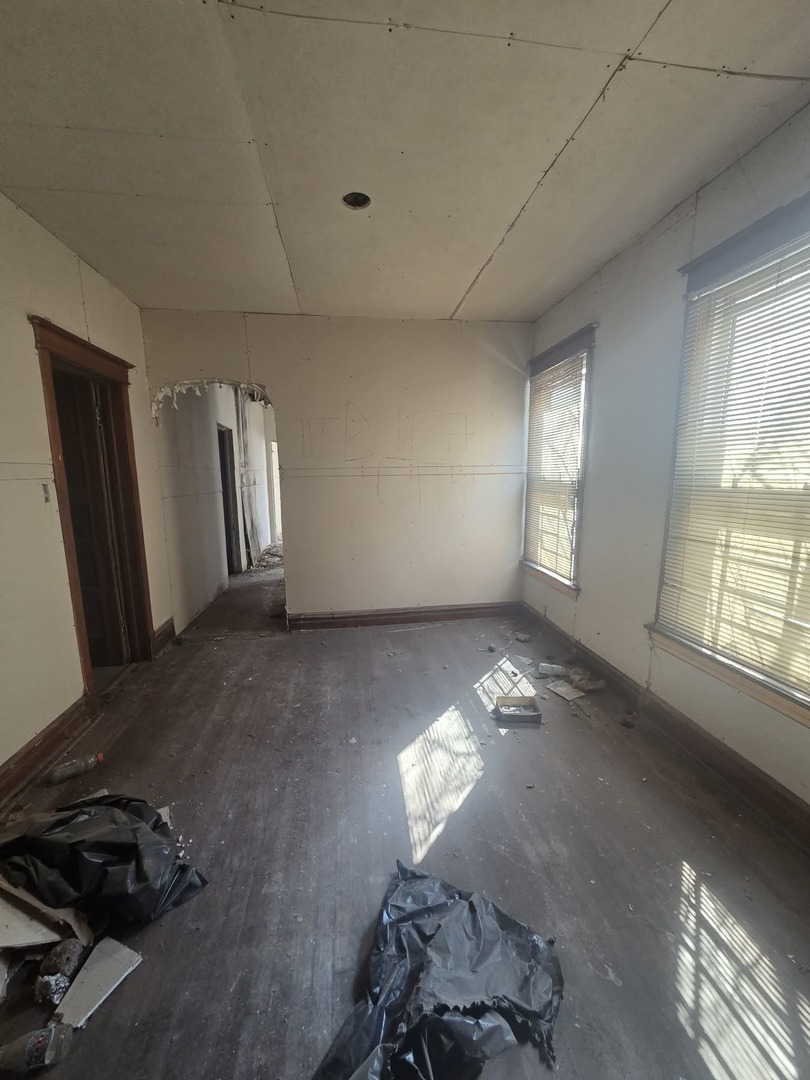 11705 S Lafayette Avenue