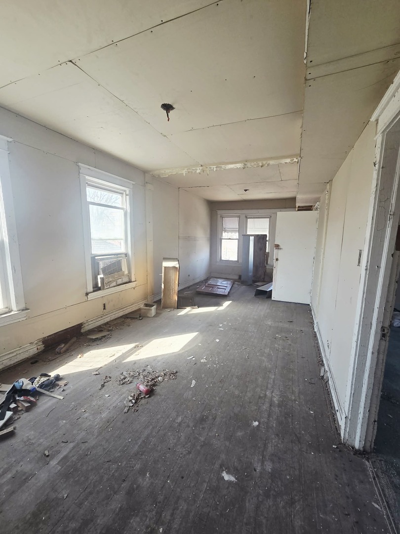 11705 S Lafayette Avenue
