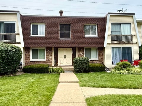 Photo of 6818 ROBERTS Drive #7, Woodridge, IL 60517 (MLS # 12770246)