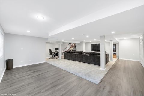 Tiny photo for 477 Mallard Court, Bloomingdale, IL 60108 (MLS # 12457277)
