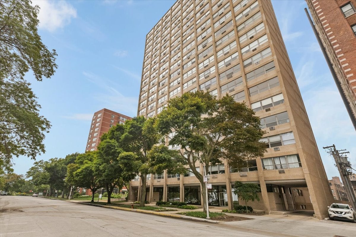 5530 S South Shore Drive 3B