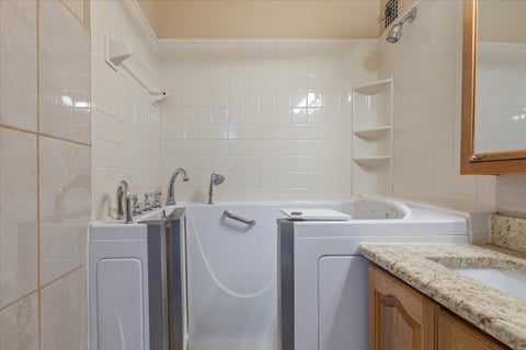 Tiny photo for 5530 S South Shore Drive #3B, Chicago, IL 60637 (MLS # 12713257)