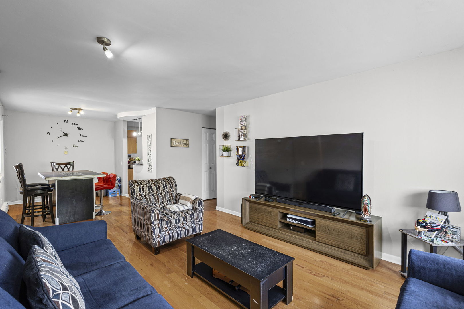 3201 W BALMORAL Avenue 301
