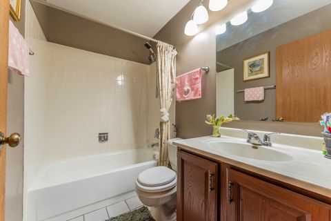 Tiny photo for 1031 W Shedron Way, Lombard, IL 60148 (MLS # 12544526)