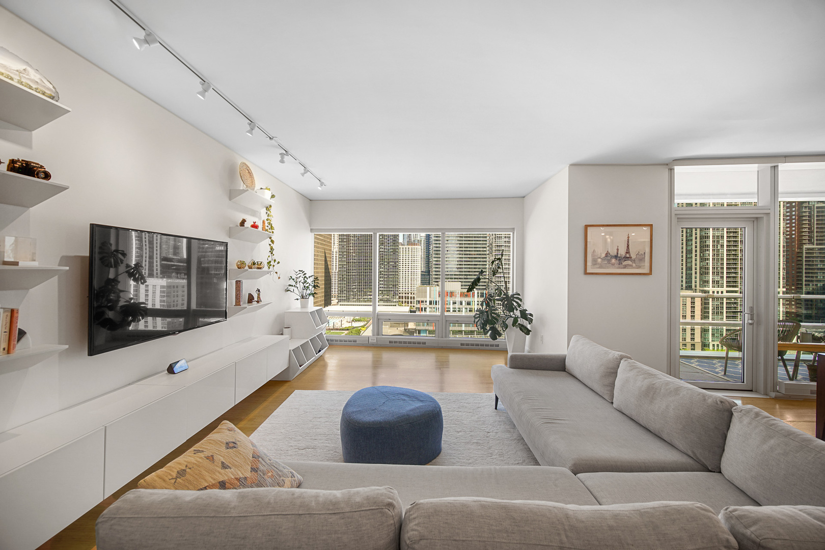 340 E RANDOLPH Street 1304