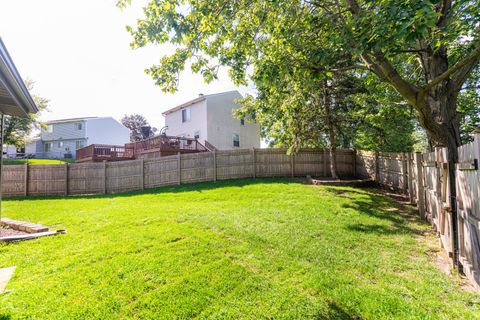 Tiny photo for 947 Aspen Drive, Lombard, IL 60148 (MLS # 12478600)