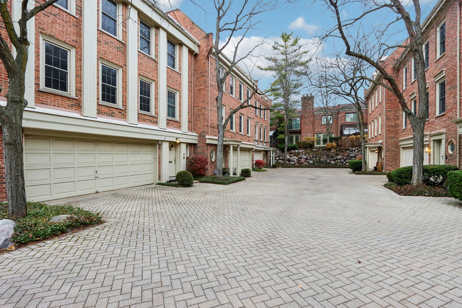 19 Landmark Avenue 19