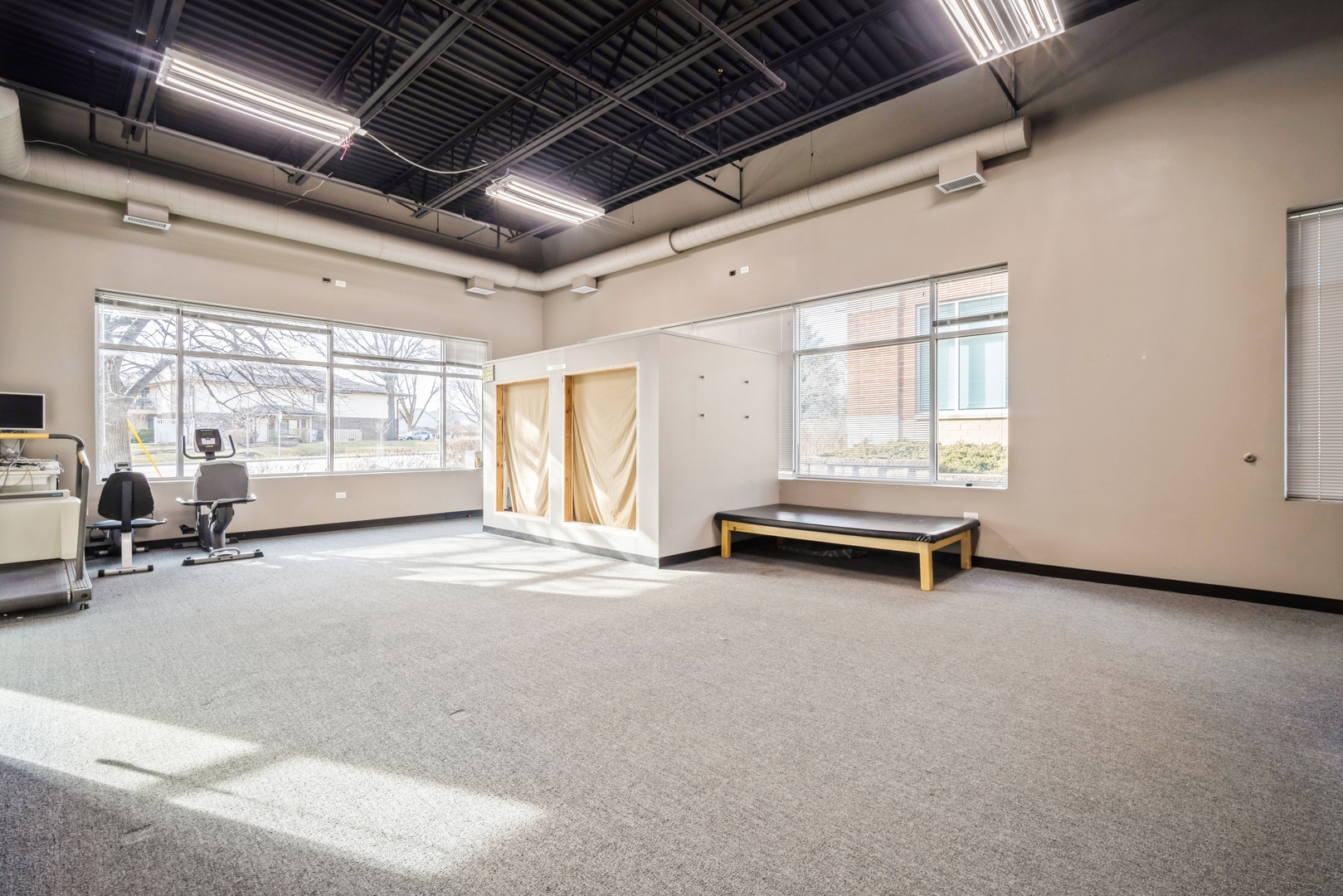 800 E Woodfield Road 115-116