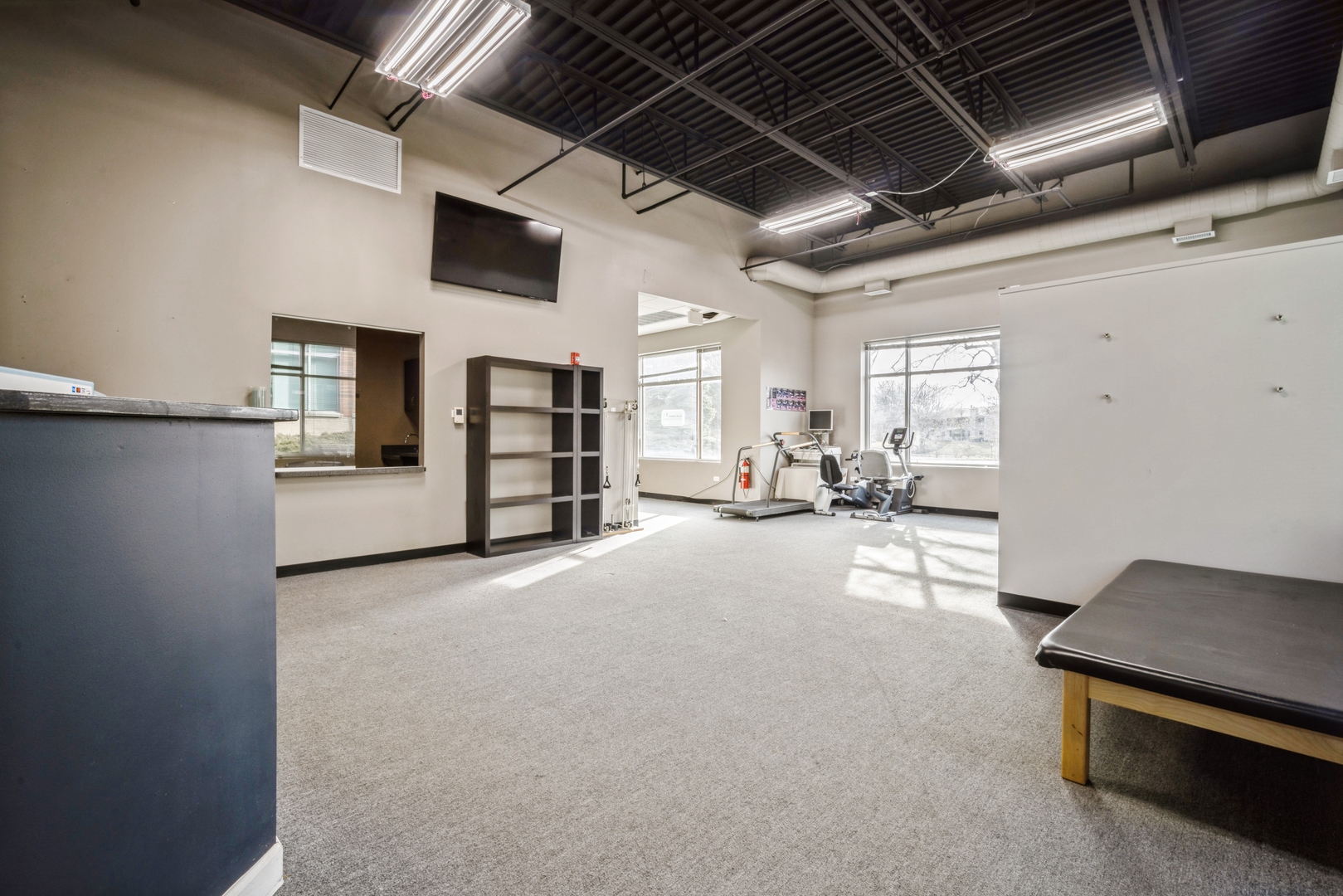 800 E Woodfield Road 115-116